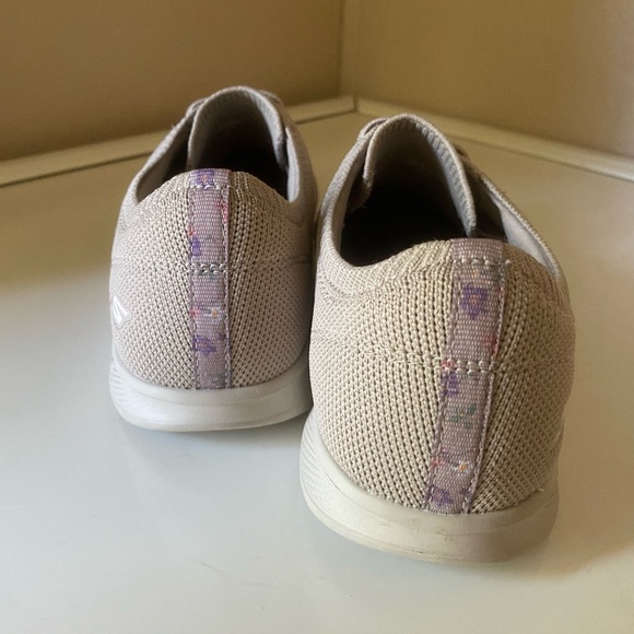 Women’s On the go Skechers Size 6 Taupe New - Picture 3 of 12